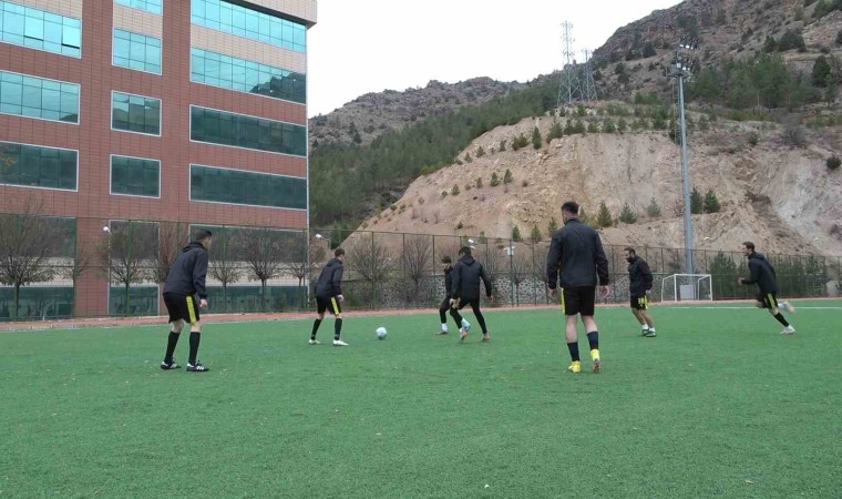 Mahalle takımı arkadaşları hayallerini gerçekleştirdi, kendi futbol kulüplerini kurdu