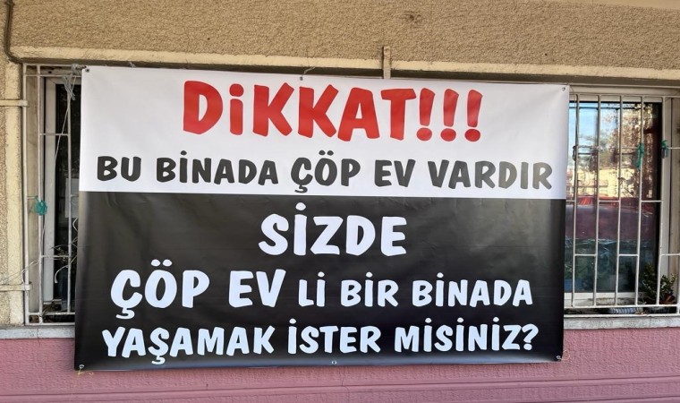 Mahalleliden çöp eve pankartlı tepki