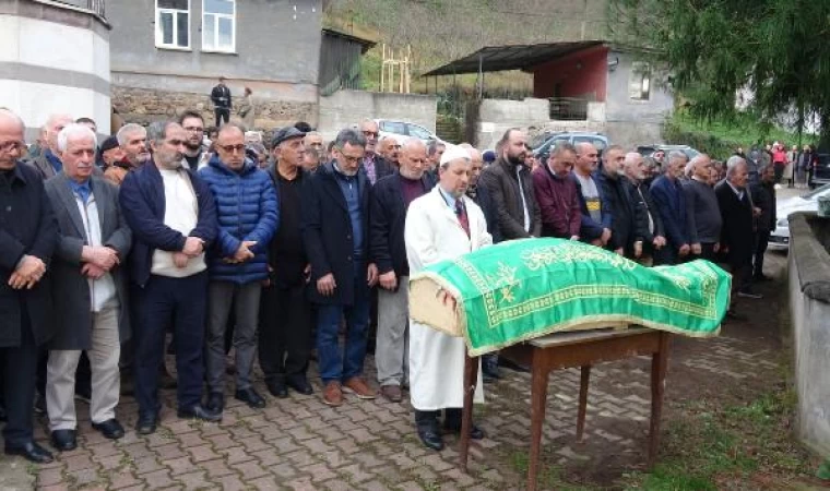 Makam odasında kalp krizinden ölen doçent, toprağa verildi