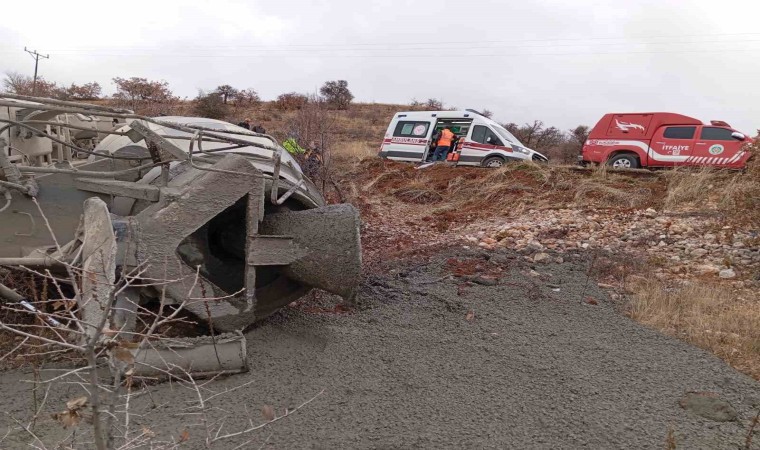 Malatyada beton mikseri devrildi: 1 yaralı