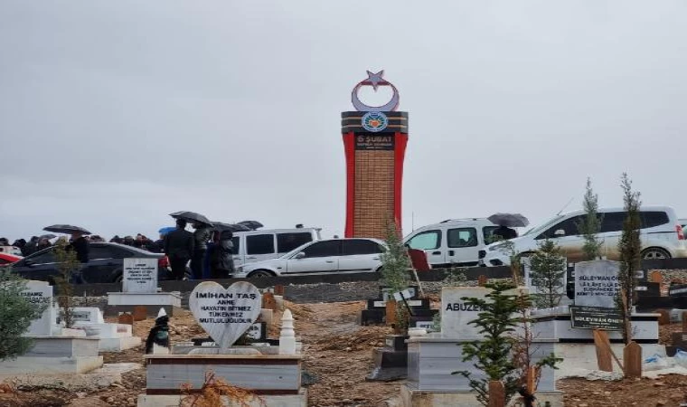 Malatya’da depremde ölenlerin isimleri anıtta yaşatılıyor