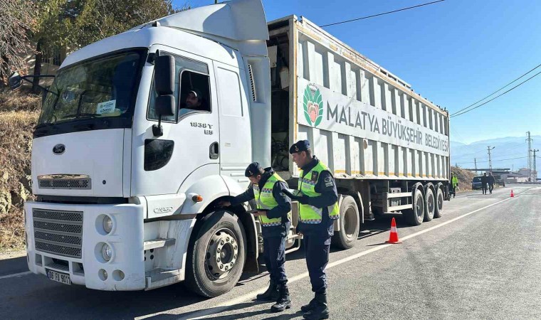 Malatyada jandarmadan zorunlu kış lastiği denetimi