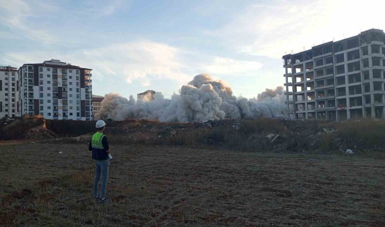 Malatyada patlayıcı ile yıkımlara ara verildi