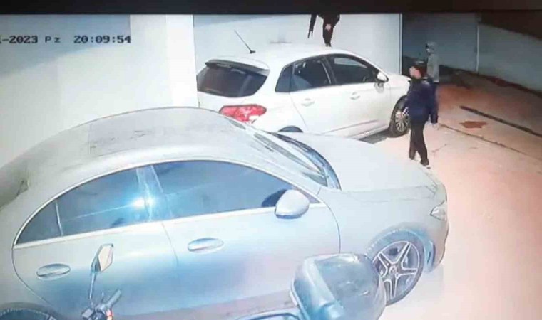 Maltepede otoparkta çocuk krizi: Araçlara üzerine çıktılar, dışkılarını sürdüler