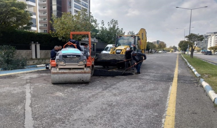 Manisada 3 bin 200 kilometrelik yol ağında bakım yapıldı