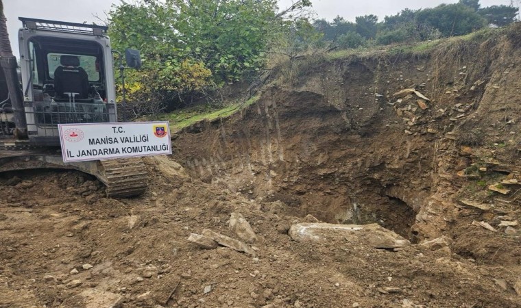 Manisada iş makinesiyle kaçak kazıya suçüstü