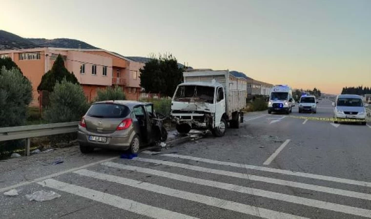 Manisa’da otomobil, kamyonete çarptı; 1 ölü, 3 yaralı