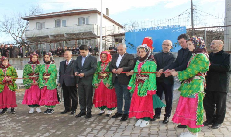 Manyas Peynirkuyuda Atatürk büstünün açılışı yapıldı