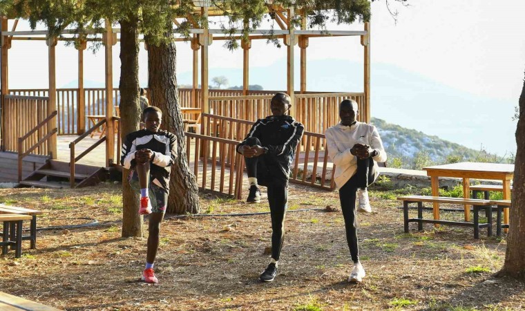 Maraton koşucuları Darısekisi Örnek Köyünde antrenman yaptı