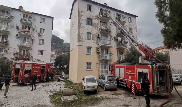 Menteşede korkutan ev yangını