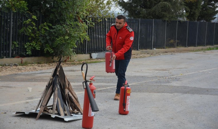 Mersin Büyükşehir Belediyesi personeline yangına müdahale eğitimi