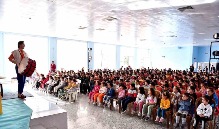 Mersinde çocuklar tiyatro ile buluşuyor