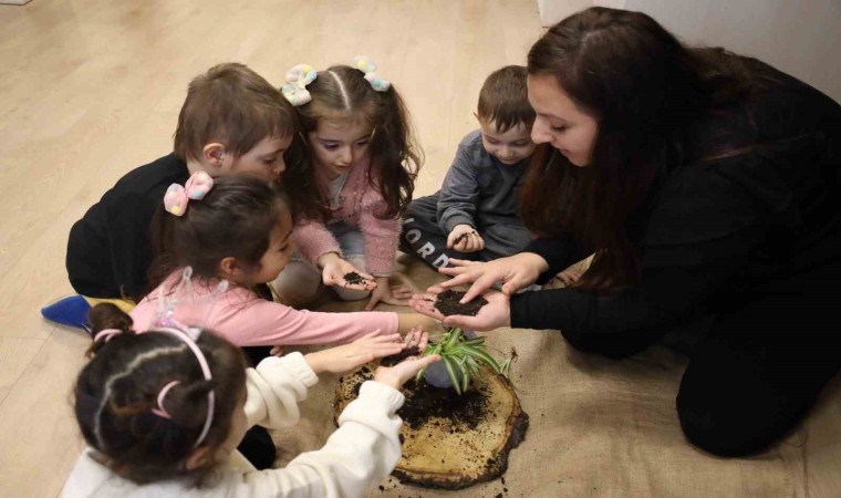 Minikler hem eğleniyor hem öğreniyor