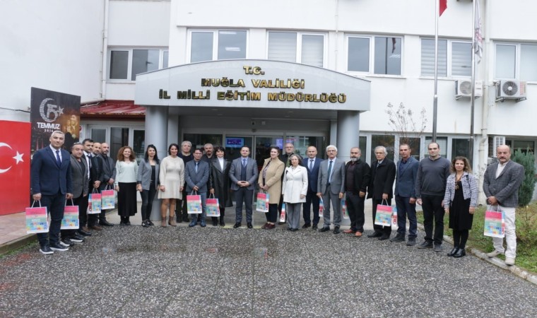 Muğlada öğretmenler, lise öğrencilerine ders kitapları ve öğretim materyalleri hazırlıyor