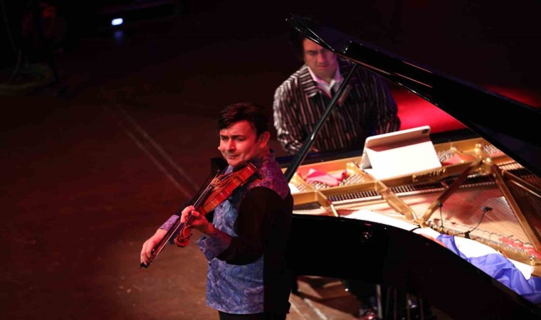 ‘Muhteşem İkiliden kahkaha dolu konser