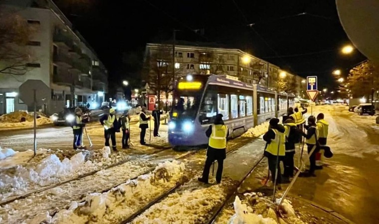 Münihte kar yağışı nedeniyle 10 bin valiz sahibine teslim edilemedi