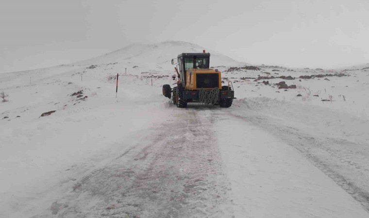 Muradiyede yol açma çalışmaları devam ediyor