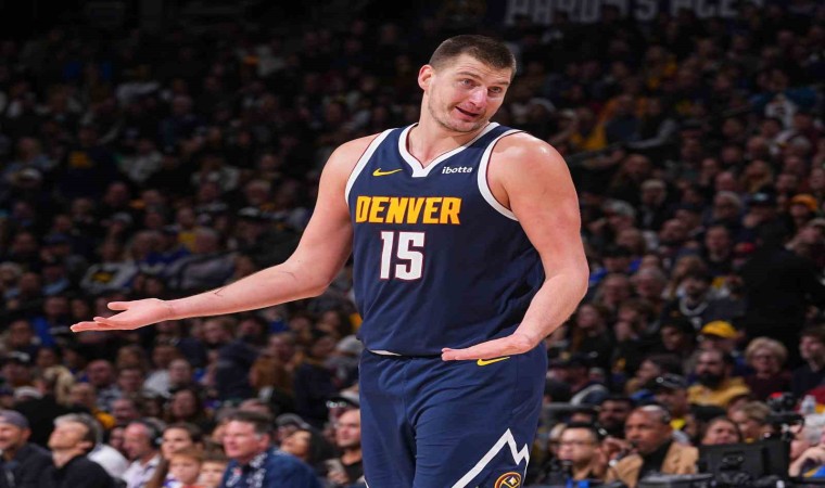 Nikola Jokicin tarihe geçtiği maçta Nuggets, Grizzliesı farklı yendi