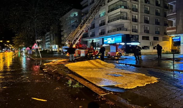 Ordu’da fırtına ve sağanak; çatılar uçtu, ağaçlar devrildi