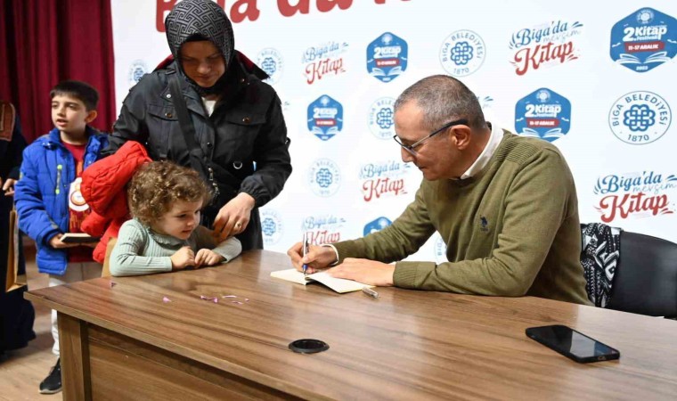 Orhan Toker, Kitap Festivalinin ikinci gününde okurlarıyla buluştu