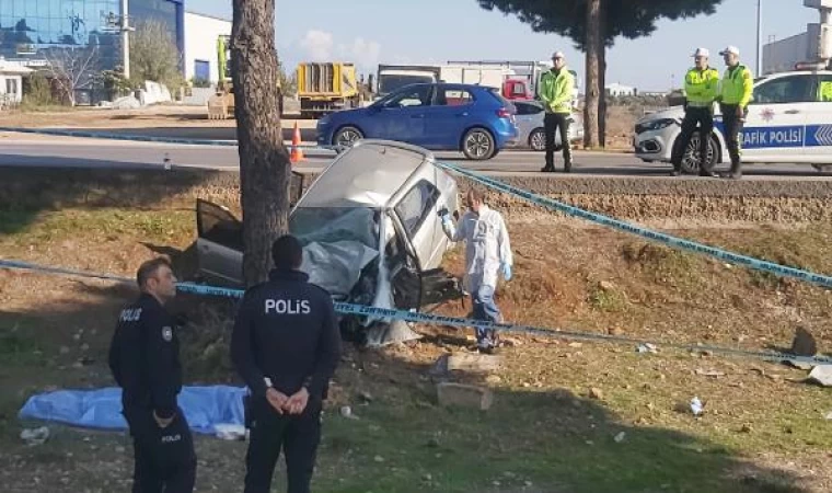 Otomobil ağaca çarptı; 17 yaşındaki sürücüsü öldü, 8 yaşındaki kardeşi yaralı