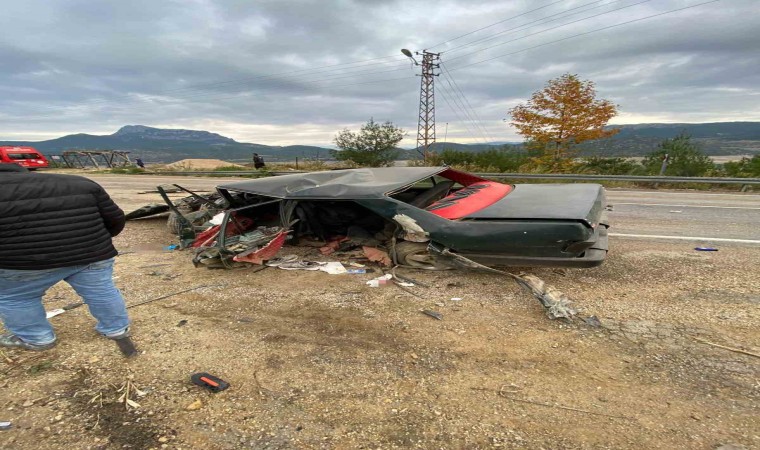 Otomobil hurdaya döndü: 1i ağır 5 yaralı