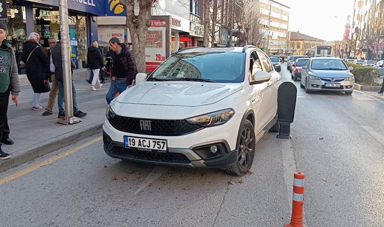 Otomobil ile çarpışan motosiklet sürücüsü yaralandı