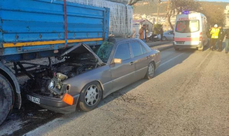 Otomobil, sürücüsü güneşliği indirdiği sırada TIR’a çarptı