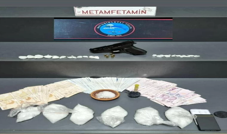 Otomobilde 1 kilo metamfetaminle yakalanan 3 şüpheliye gözaltı