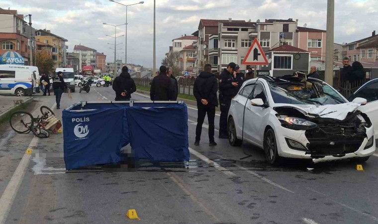 Otomobilin çarptığı bisiklet sürücüsü hayatını kaybetti