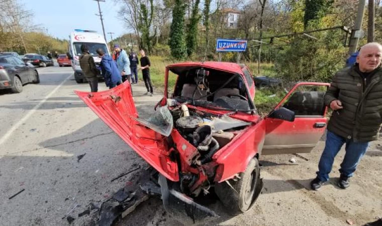 Otomobiller kafa kafaya çarpıştı: 1’i ağır, 3 yaralı