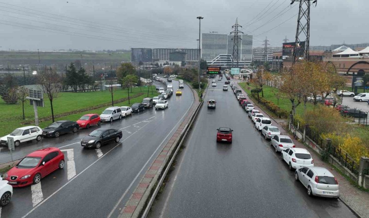 Otoparklar zam nedeniyle boş kaldı, yollar otoparka döndü