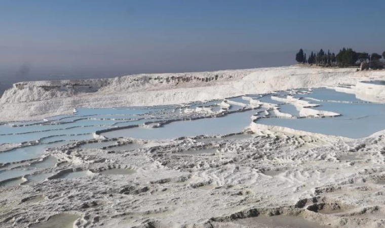 Pamukkale’de 2 milyon 200 bin kişi ile ziyaretçi rekoru