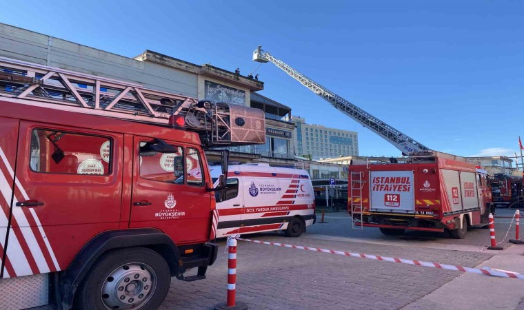 Pendikte AVMnin restoranında çıkan yangın söndürüldü