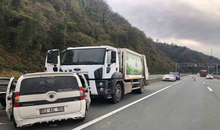 Rizede çöp kamyonu ve hafif ticari araç çarpıştı: 2 yaralı