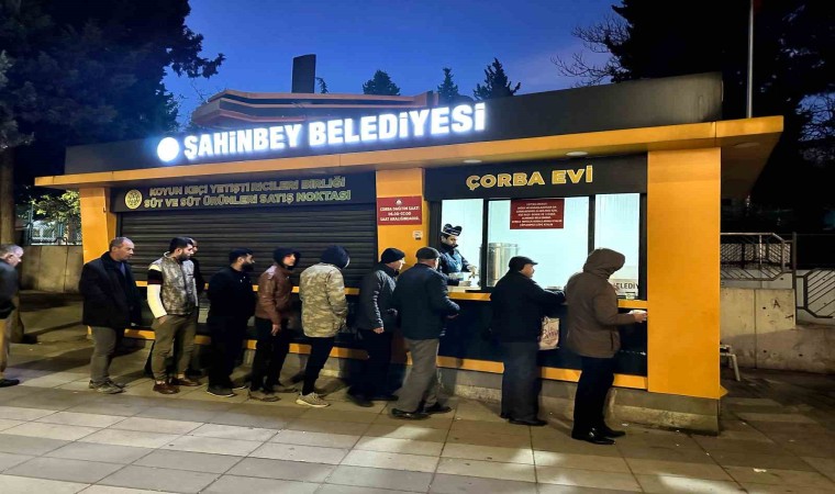 Şahinbeyde her gün 14 bin kişiye çorba ikramı