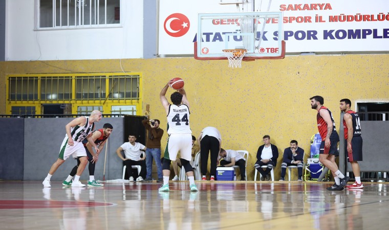 Sakarya Büyükşehir basketbol ilk yarının son maçına İstanbulda çıkıyor