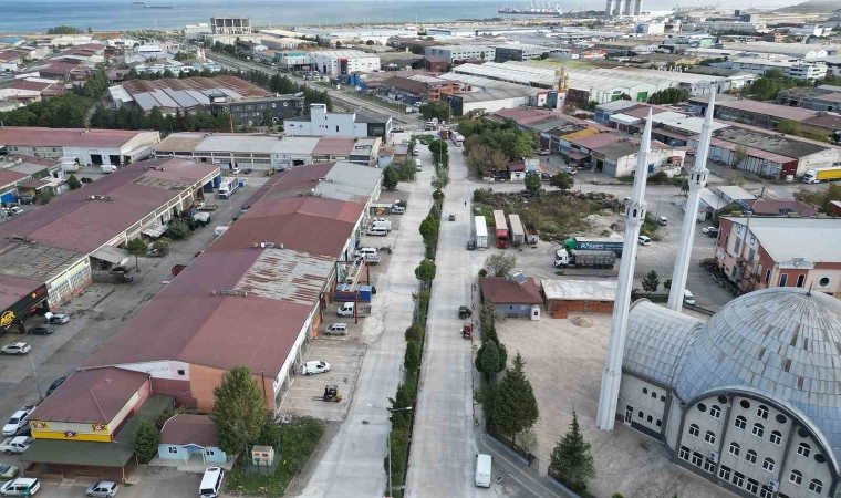 Sanayi bölgelerine 4,5 yılda 10 bin metre beton yol