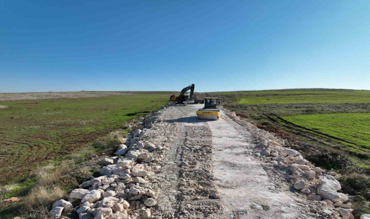 Şanlıurfa kırsalında yol çalışmaları devam ediyor