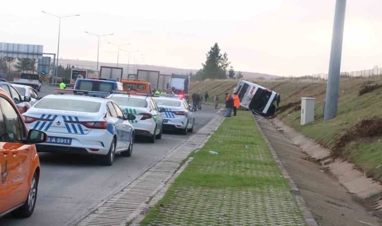 Şanlıurfada otobüs ile tır çarpıştı: 10 yaralı