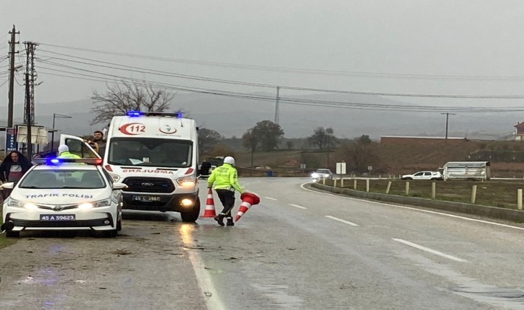 Sarıgölde trafik kazası: 4 yaralı