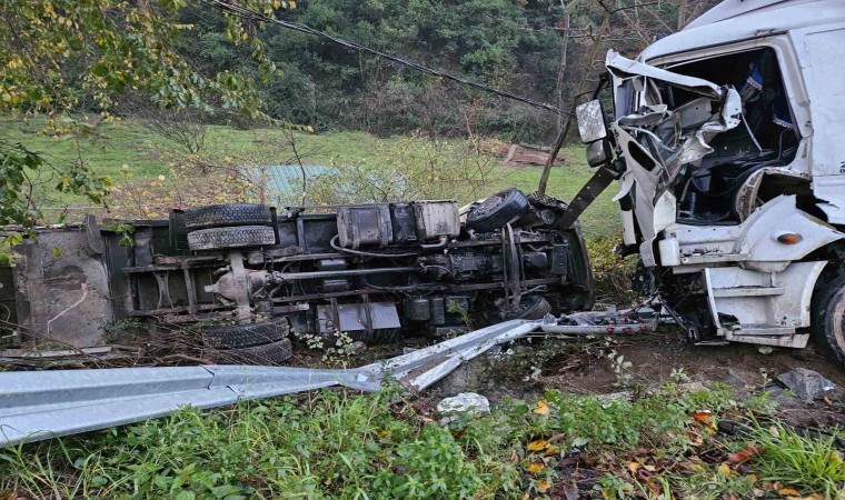 Sarıyerde freni patlayan tırla çöp arabası çarpıştı: 1 ölü, 3 yaralı