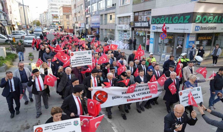 Şehit yakınları ve gazilerden şehitlere saygı yürüyüşü