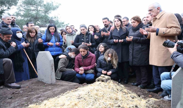 Selahattin Demirtaşın babası son yolculuğuna uğurlandı