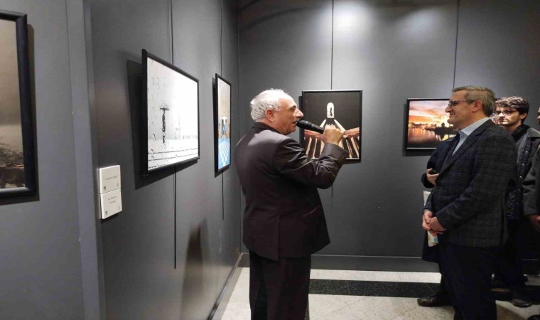 Şiir ve fotoğrafı buluşturan Nurullah Genç Görünenin Şiiri fotoğraf sergisi Üsküdarda açıldı