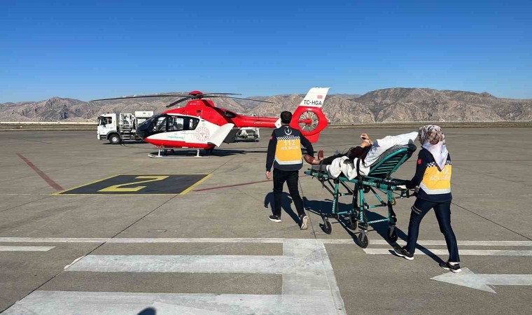 Şırnakta 82 yaşındaki hasta ambulans helikopterle Şanlıurfaya sevk edildi