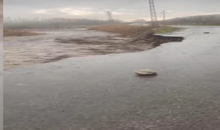 Şırnak’ta yağış nedeniyle yol çöktü