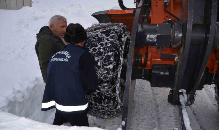 Şırnakta yüksek rakımlı bölgelerde kar kalınlığı 2 metreyi aştı