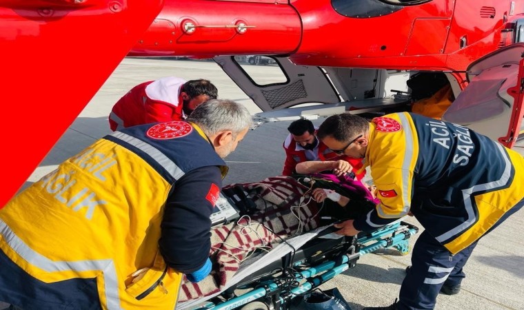 Şırnaktaki hasta ambulans helikopterle Vana getirildi