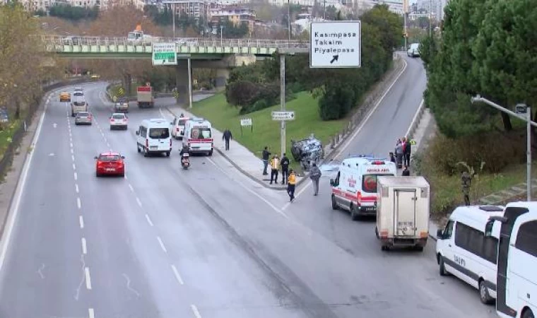 Şişli’de otomobiliyle takla atan sürücü aracını bırakıp gitti